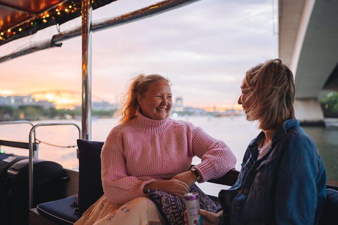 Sunset City Lights Cruise: 5.30pm or 6pm <em>seasonal (90min) – Key Points Worth Knowing Before You Go’ /></p>
<ul>
<li><strong>A simple 90-minute city lights cruise</strong> that’s easy to fit before or after dinner in South Brisbane</li>
<li><strong>Seasonal timing</strong> (5.30pm in winter, 6pm in summer) so the sun and lights line up better</li>
<li><strong>Included cheese platter + souvenir map</strong>, plus access to an on-board coffee shop and licensed bar</li>
<li><strong>Outdoor seating matters</strong> if you want the clearest views of bridges and the riverfront lights</li>
<li><strong>Expect light, mood-focused narration</strong> rather than a detailed commentary-style tour in darkness</li>
<li><strong>Route is a river loop back to the start</strong>, with views downriver before turning back</li>
</ul>
<h2 id="entering-brisbane-night-mode-from-the-cultural-centre-pontoon">Entering Brisbane Night Mode From the Cultural Centre Pontoon</h2>
<p><img src=
